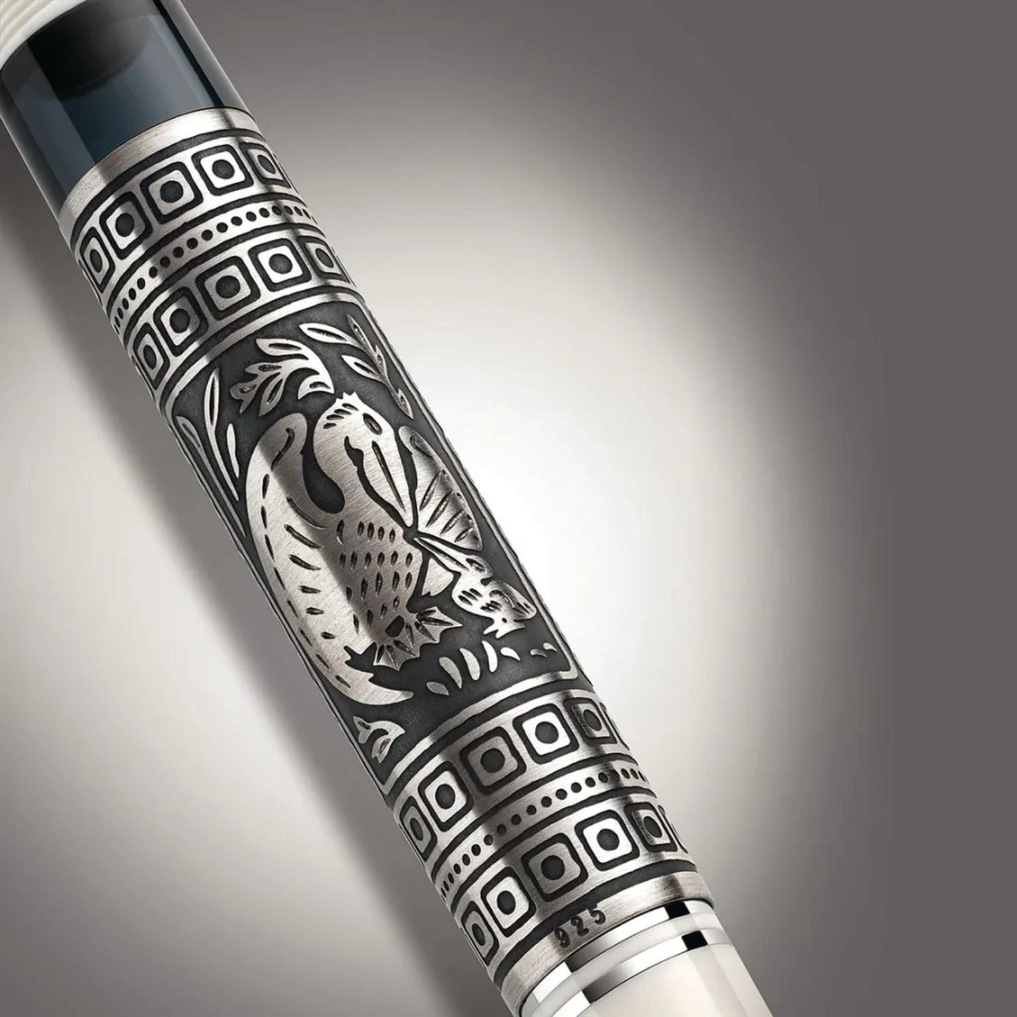 Souverän® M910 Toledo White Special Edition